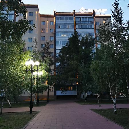 1 Комнатная Квартира В Самом Центре С Видом На Сквер كوستاناي المظهر الخارجي الصورة